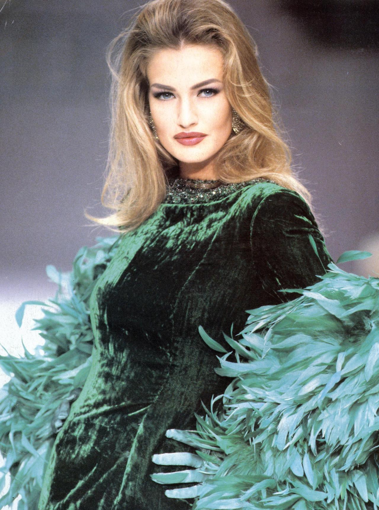 Karen Mulder at Pino Lancetti spring/summer 1991... - s'endommager