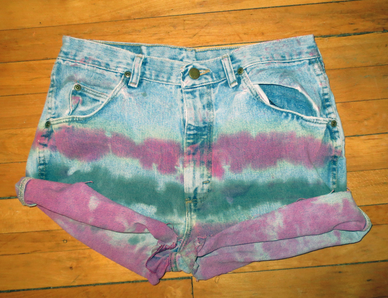 DIY: Striped Tye-Dyed Cut Off Shorts Even though... - Vans Girls
