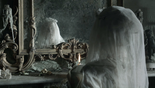 veinsofglass:Gillian Anderson as Miss Havisham in Great...