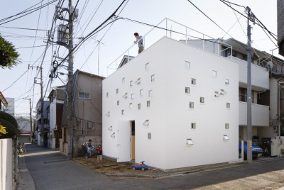 likeafieldmouse:<br /><br />Takeshi Hosaka - Room Room (2011)<br />The residents of Hosaka’s Room Room are a deaf couple and their two hearing-able children. The windows in its walls and ceilings serve as means of easy communication and visibility among the family. The children sometimes drop small toys attached to strings to gain their parents’ attention from the second floor down to the first and Mom and Dad can sign to each other from separate rooms.<br />