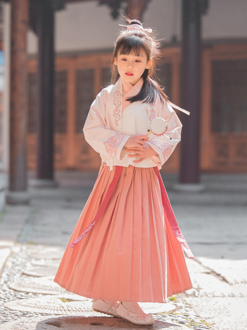 hanfugallery:Chinese hanfu for children by 重回汉唐