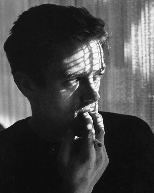 dicaprio-diaries:James Dean photographed by Roy Schatt, 1954