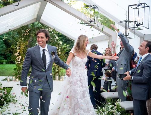 Bride: Gwyneth PaltrowGroom: Brad Falchuk WEDDING DRESS:...