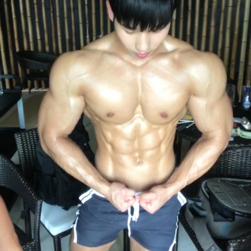 shreddedobsession:Woo Sung Hak - cute monster 