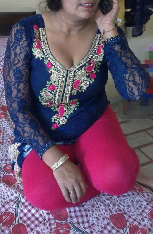 sherryf19:Poonam bhabhi fat ass aunty