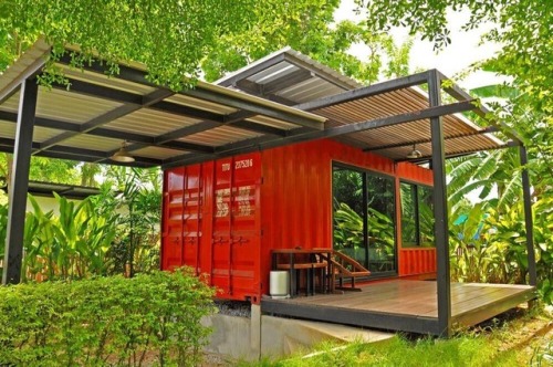 womaninterrupted:prefabnsmallhomes:Shipping Container Homes...