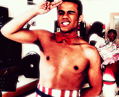 tripnight:Jacob Artist (Glee)