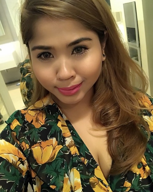 vaporz46:Thick malay sg girl with a big boobs..if you know the...