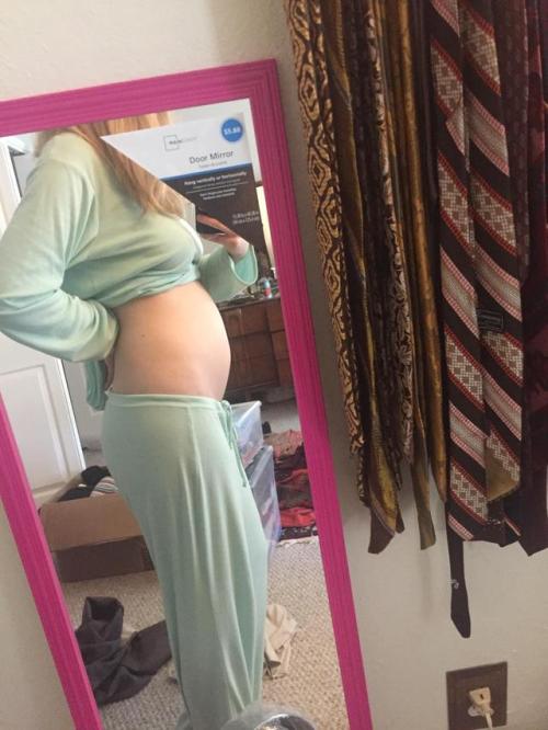 gottabreedemall:Pregnancy is sexy.