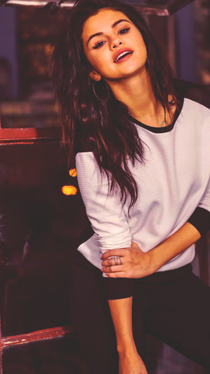 hypescreens:SELENA GOMEZ | HYPESCREENS LIKE//REBLOG IF YOU...