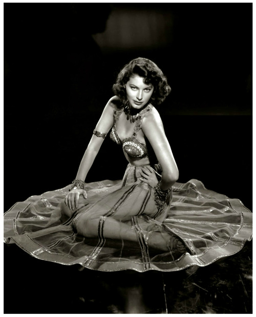 robertocustodioart:Ava Gardner 1946