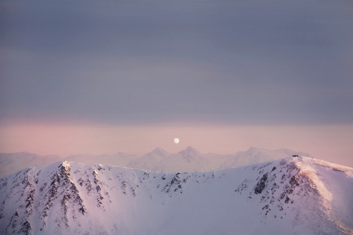 escapekit:Moments With the MoonNorway-based...