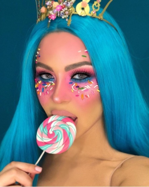 girl model site model halloween make makeup make halloween blue glamour glamorous fashion luxury luxuries luxurious luxuary beauty pretty onluxe