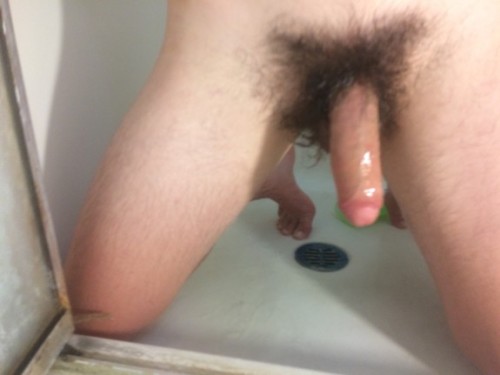 thesithgay:Fabian, the 18 yo British boy, showers, shows some...