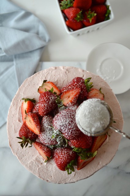 sweetoothgirl:Strawberry Sponge Layer Cake with Strawberry...