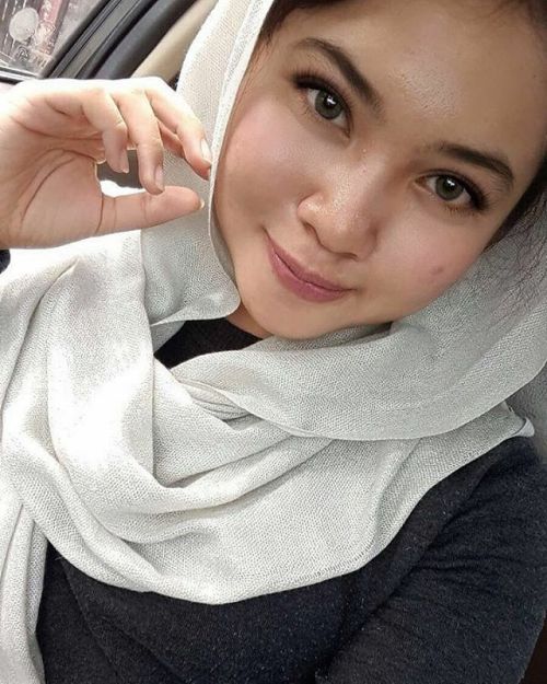 kakisharee:Awek tetek padu bhaii.. reblog sebelom hilang...