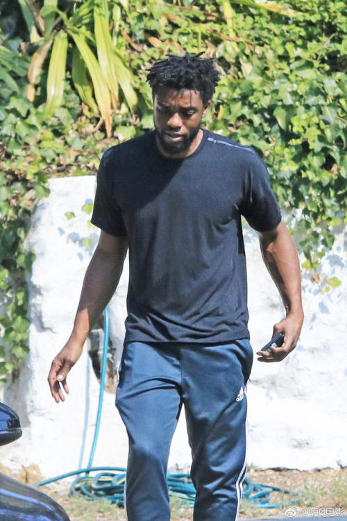 brianabreeze:its-darkinsidee:Chadwick Boseman nuevas...