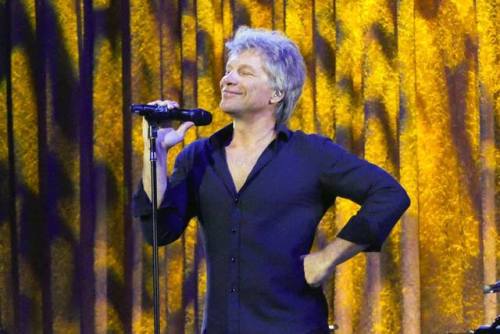 lydia-jovigirl:JBJ performing on the Runaway tours trip in...