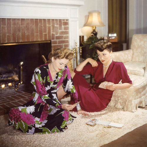 limegum:Feuding sisters.. Joan and Olivia, 1944