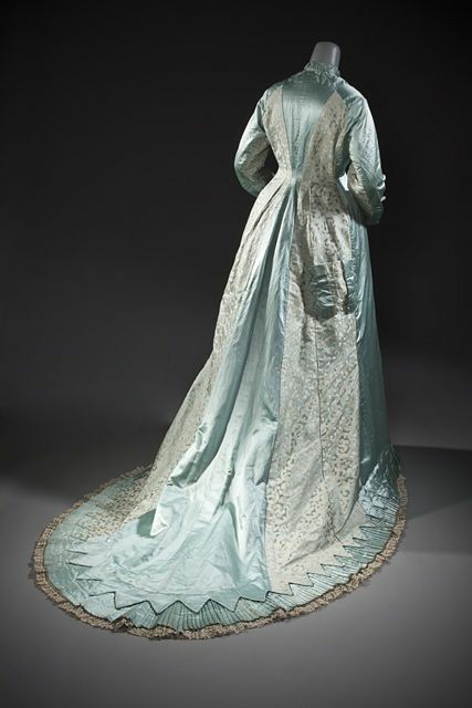 historical fashion victorian era tea gown