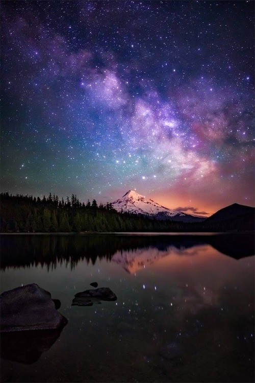 nasahistory:Just a great view of Mt. Hood and the Milky Way