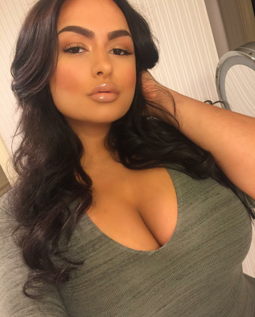 selfysgalore:Beautiful thickness