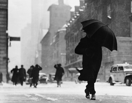 undr:George Marks. City street during snow storm. USA. 1950s