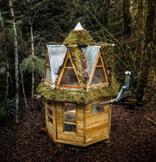 archatlas:Jacob Witzling’s Off-Grid Cabins “I started...