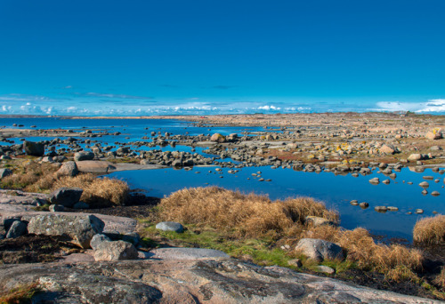 photosofnorwaycom:Coastal Scenery by bjorbrei Asmaløy in...