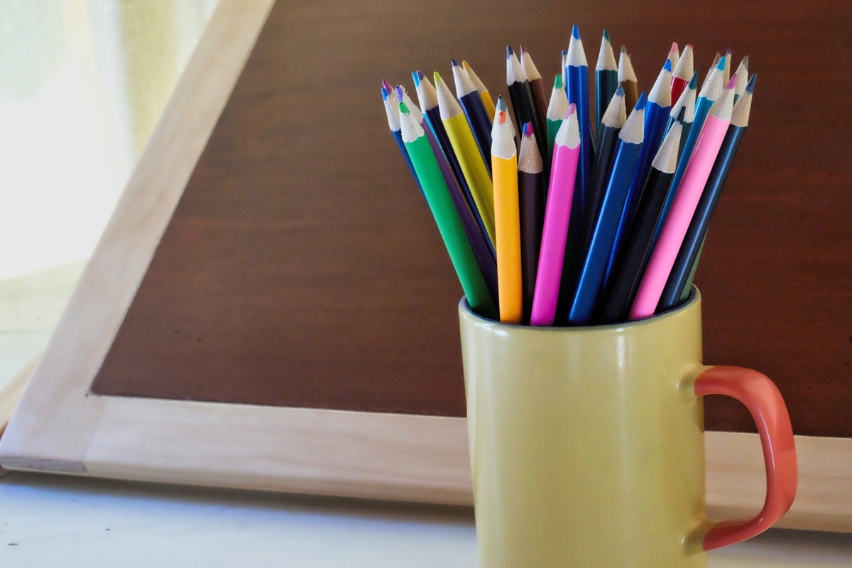 Drawing Board, School, Coloured Pencils, Writing - LOOKING GLASS