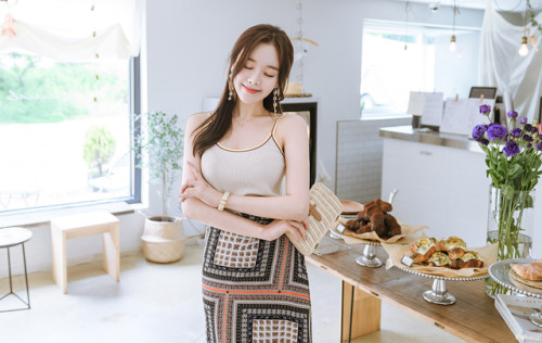 korean-dreams-girls:Kim Shin Yeong - June 05, 2018 1st Set