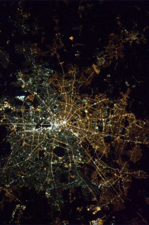 willkommen-in-germany:East/West Berlin divide still visible...