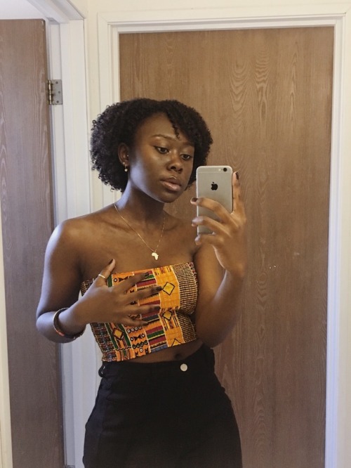 blackgirlsreverything:Just a regular shemgular african...