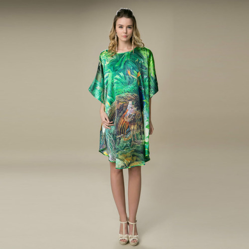 OMG More dont you just love green satin dresses on gorgeous...