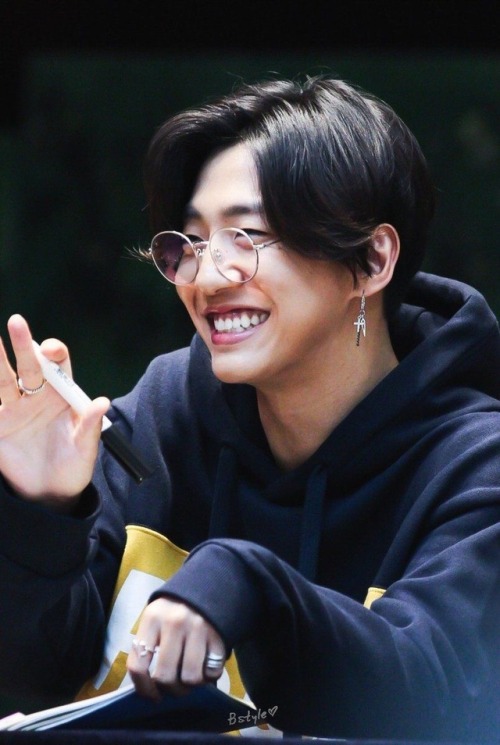 yourdailyyongguk:i love his smile, i always feel happy when I...