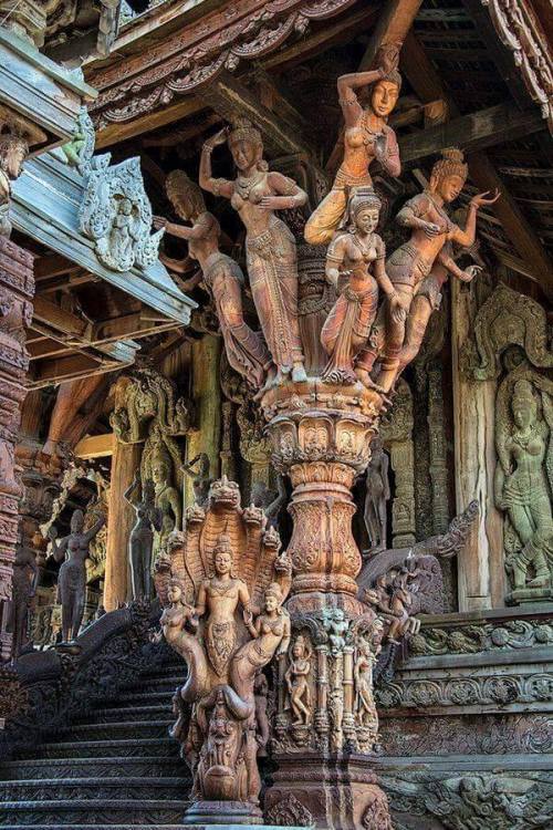 arjuna-vallabha:Temple of Truth, Thailand