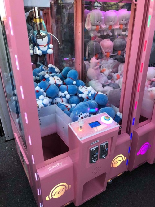 lilmilky:doraemon claw machine 