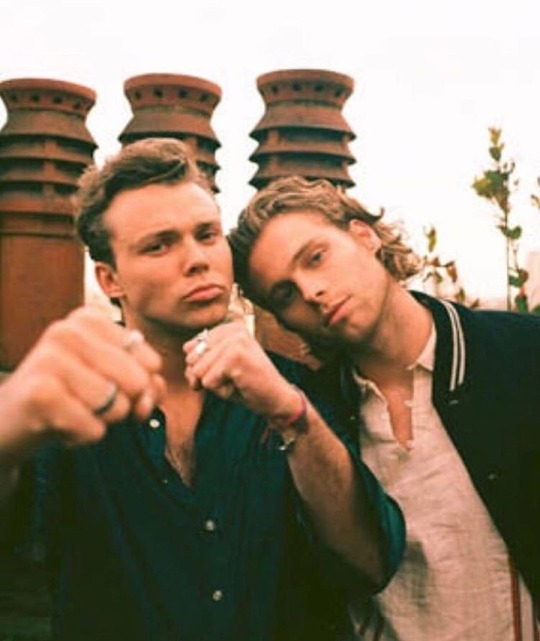 Premise You Live In The Same Complex As 5 Seconds Of Summer And Are Neighbors With Their Lead Singer Luke Hemmings When Luke And His Girlfriend Start Premise You Live In The Same Complex As 5 Seconds Of Summer And Are Neighbors With Their Lead Singer Luke Hemmings When Luke And His Girlfriend Start