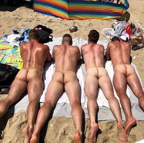 marekprg:Nudists group