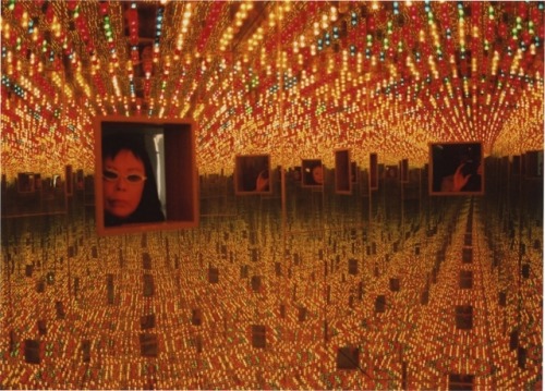 badass-bharat-deafmuslim-artista:Iconic Japanese artist YAYOI...