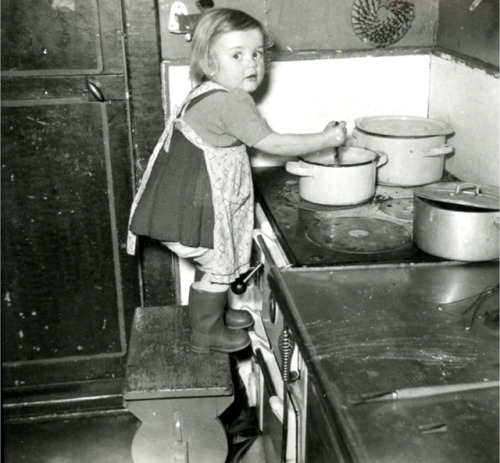 vintage-sweden:Unknown child, Sweden.