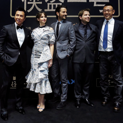 diegolunadaily:Diego Luna, Donnie Yen, Felicity Jones, Gareth...