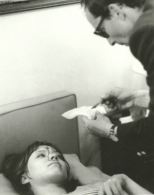 shihlun:Jean-Luc Godard directing Anna Karina at the film set...