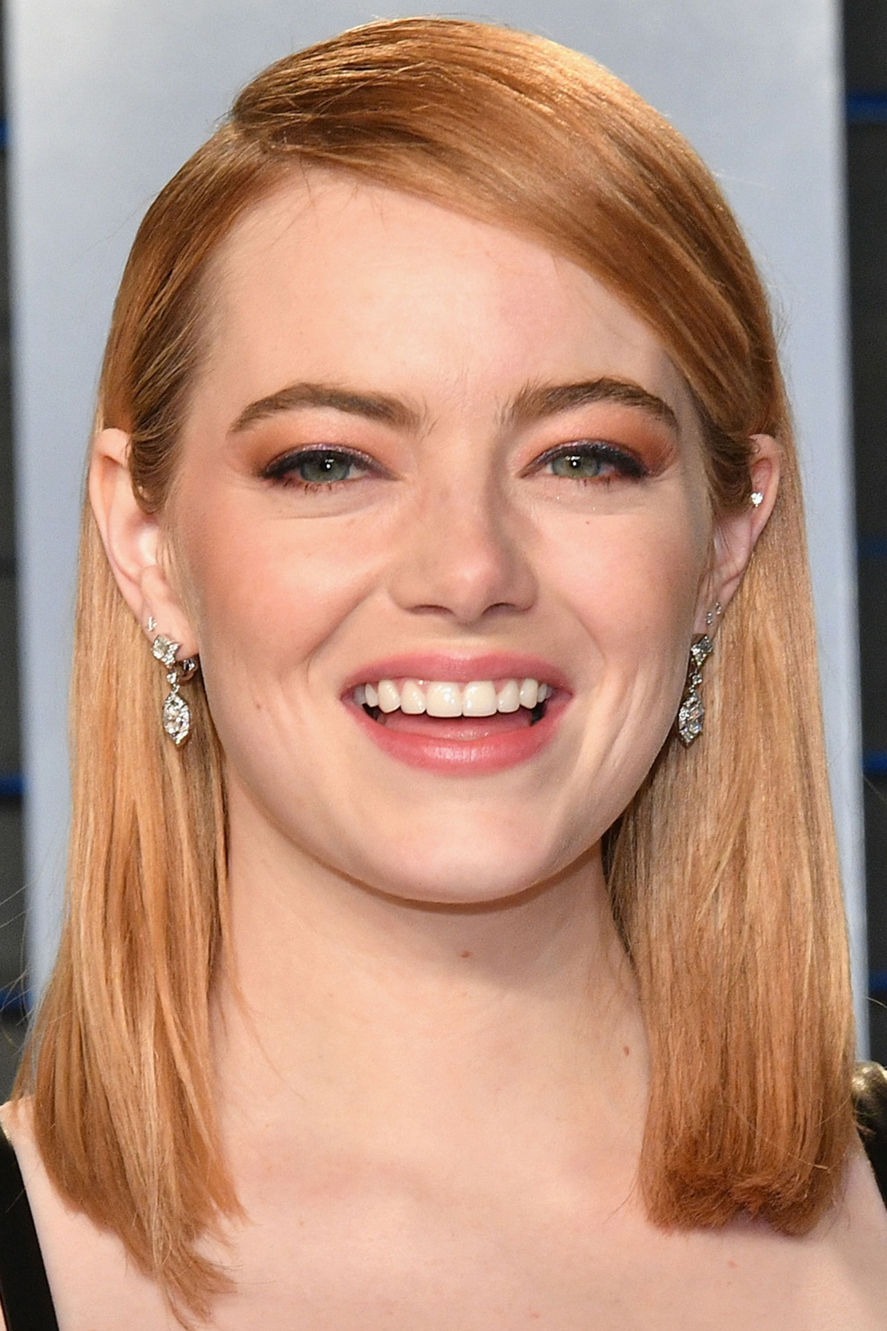 Emma Stone, before and after. - Beautyeditor