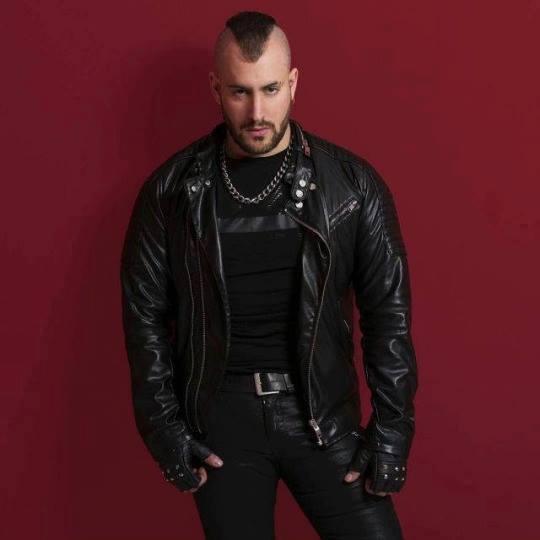 Punkerskinhead — another hunk in leather