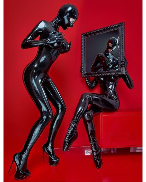 latexcatsuitlove:Kylie Marilyn 【Latex Goddess & Miss...