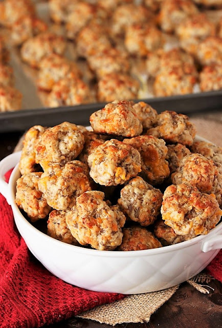 guardians-of-the-food:Cream Cheese Sausage Balls