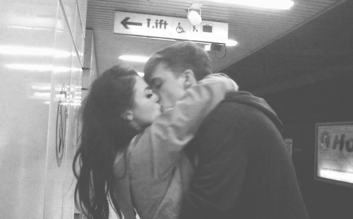 b&w blonde blonde boy boy brunette girl OMG couple couples cute embrace love tall boy hug hugs romance in love metro skater girl kiss wow