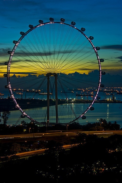 e4rthy:Singapore Flyer in Twilight by Swami Stream