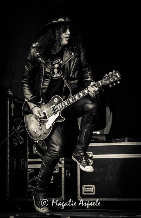 guns-n-roses-is-the-best:slash!!